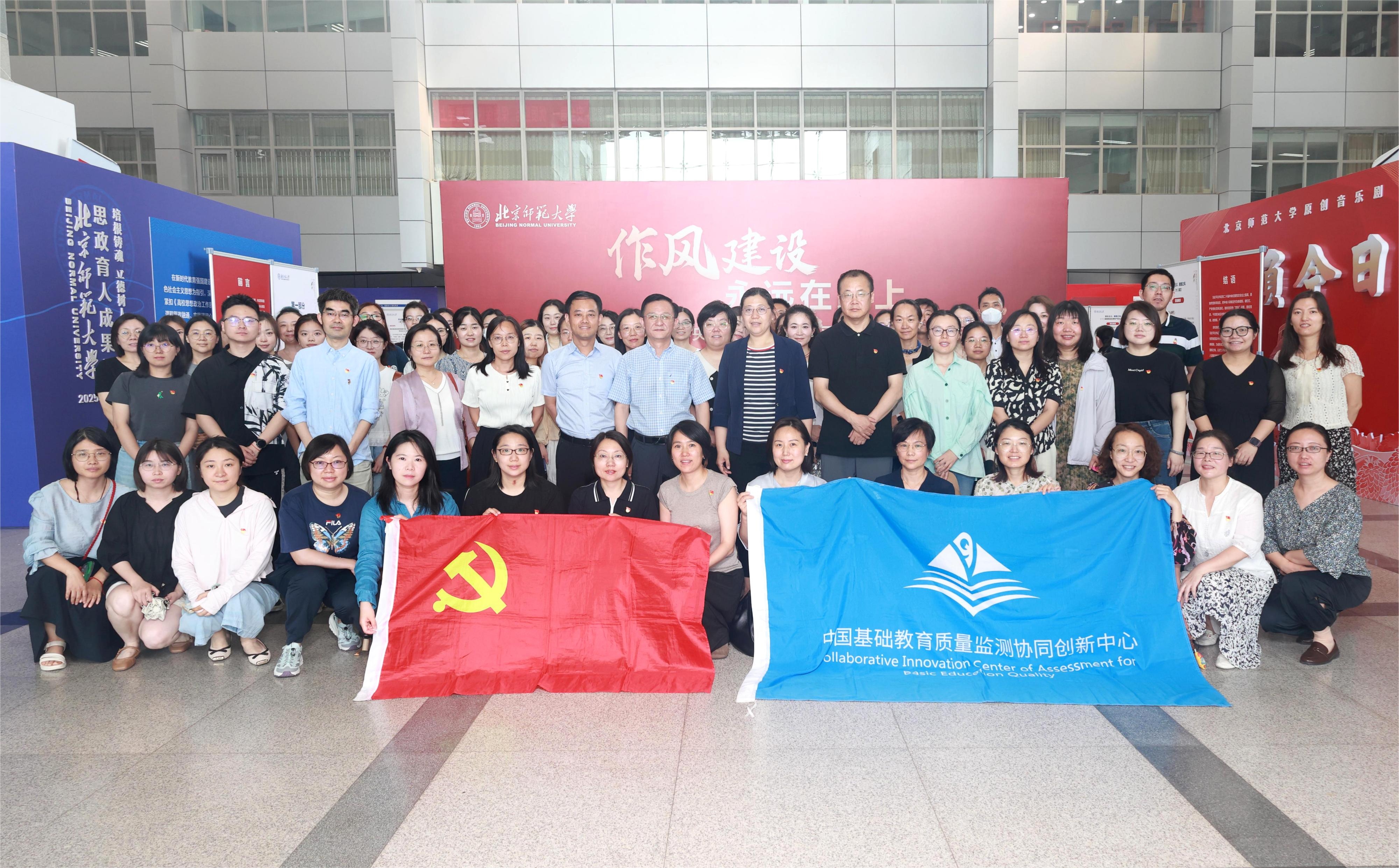 中心党委组织参观“作风建设永远在路上.jpg